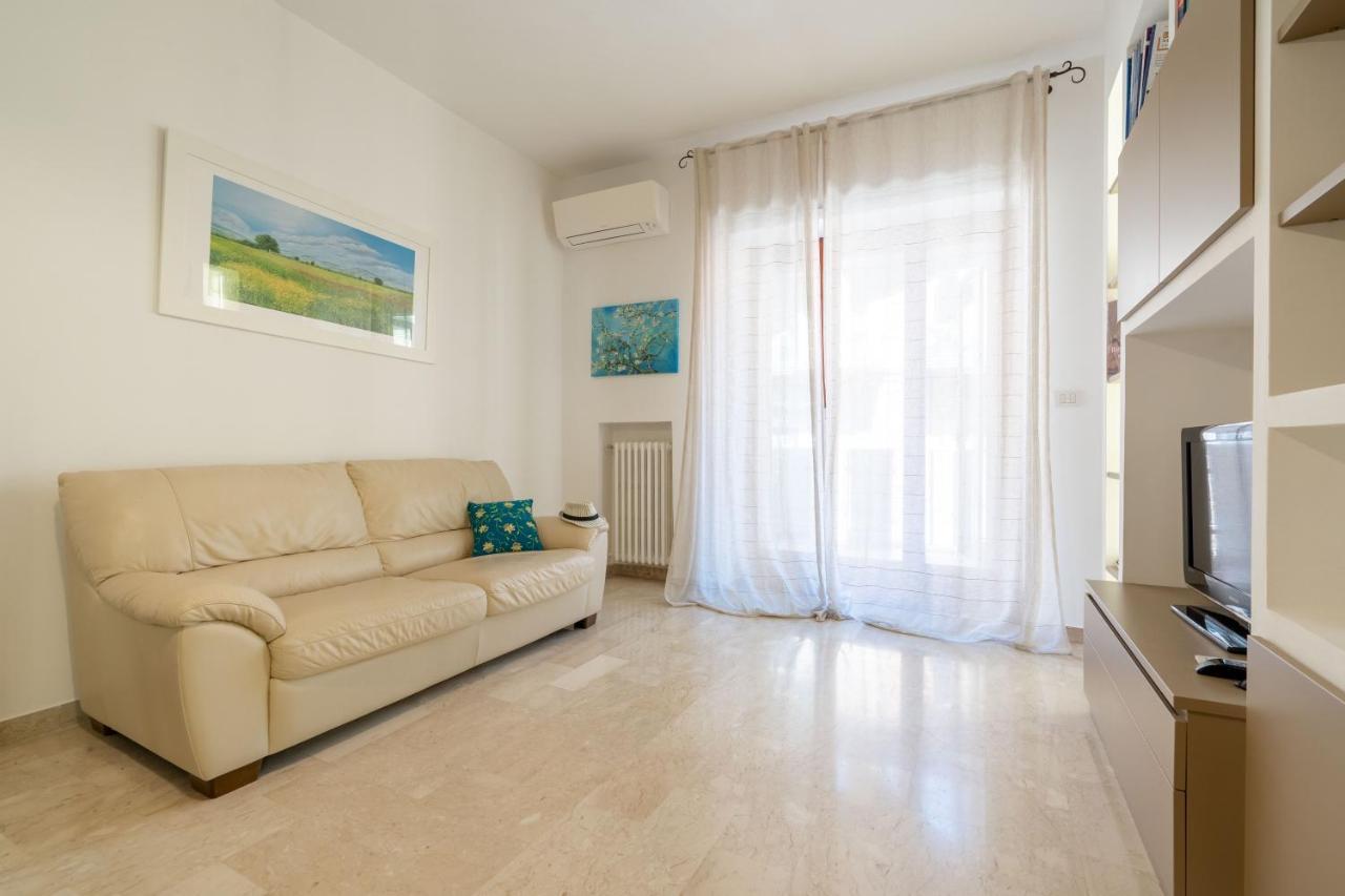 Universita & Stazione Airy Apartment With Parking Бари Экстерьер фото
