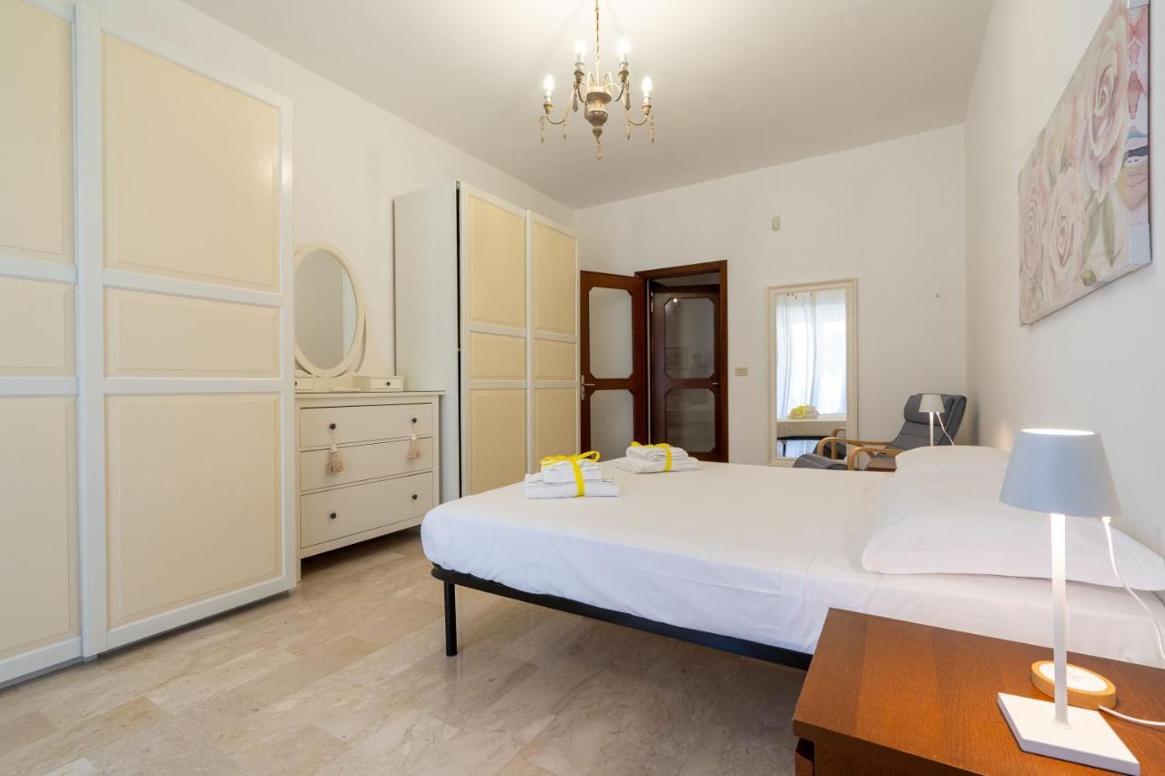 Universita & Stazione Airy Apartment With Parking Бари Экстерьер фото