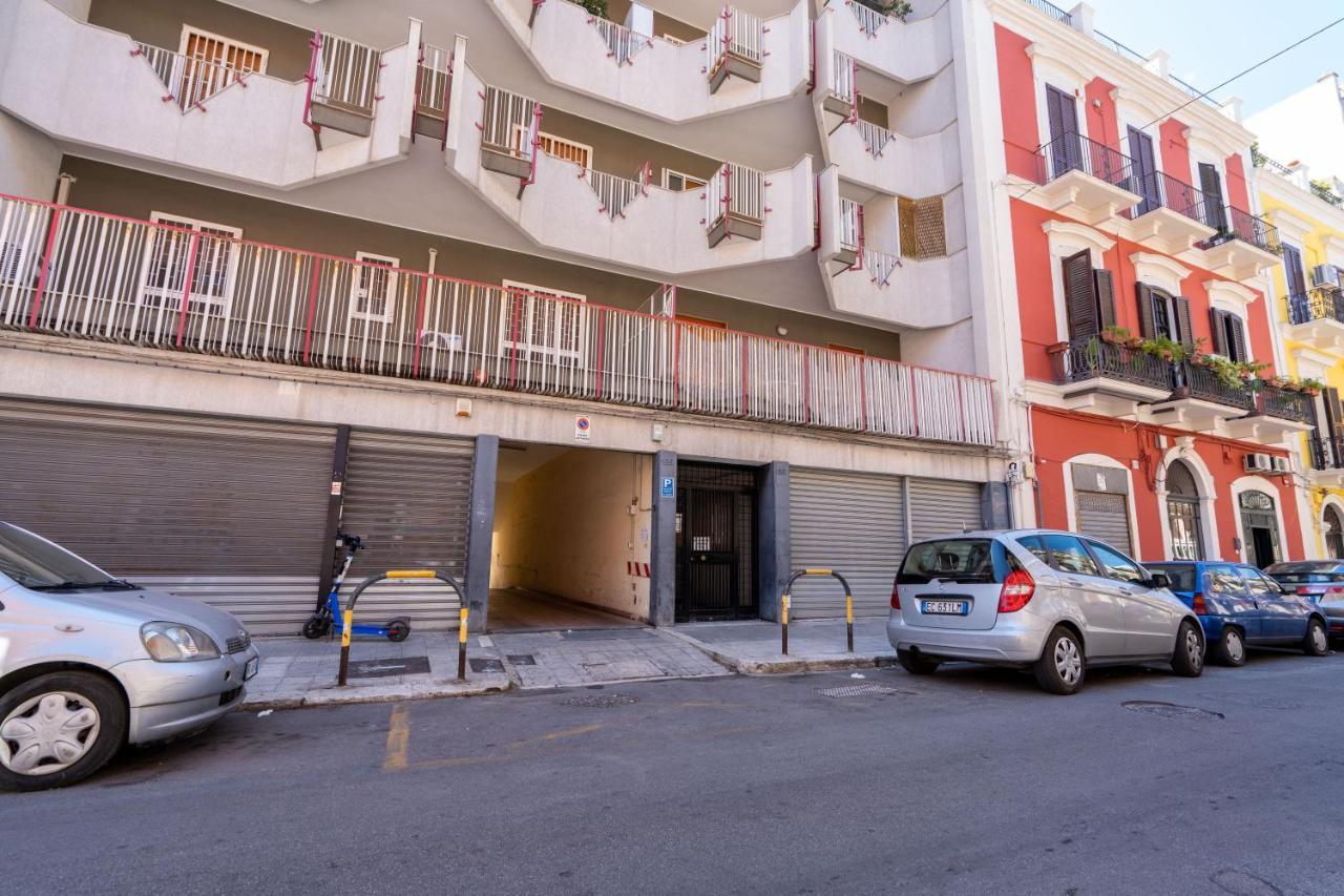 Universita & Stazione Airy Apartment With Parking Бари Экстерьер фото