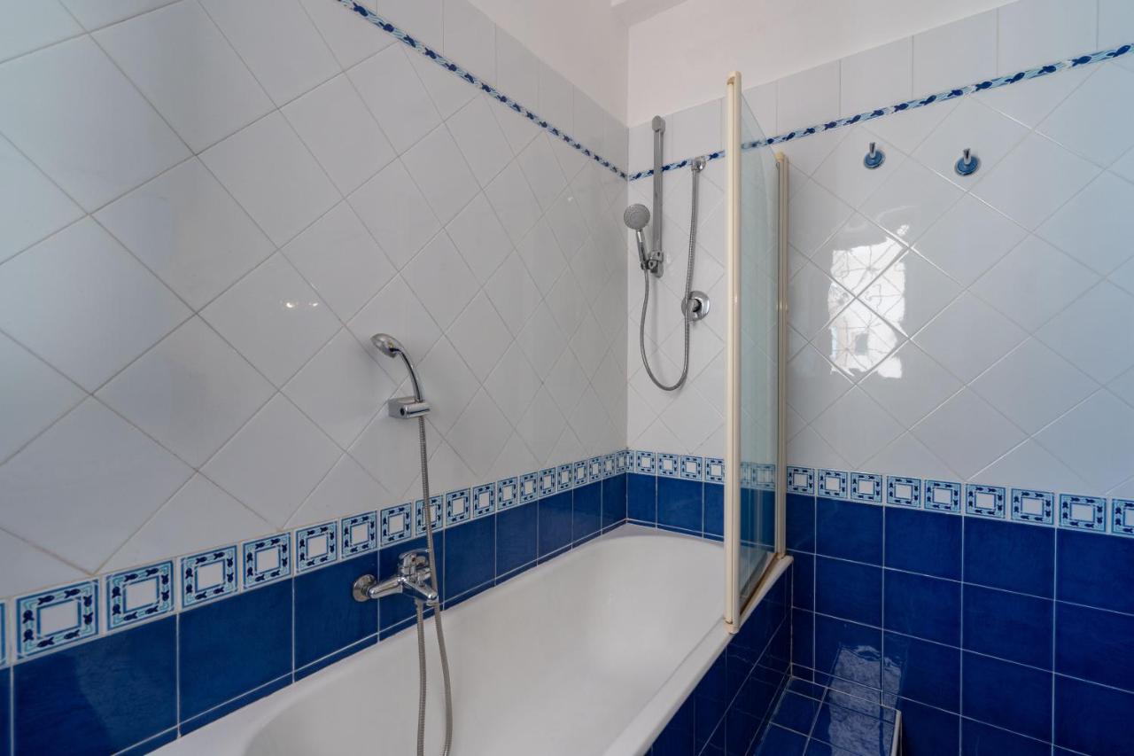 Universita & Stazione Airy Apartment With Parking Бари Экстерьер фото